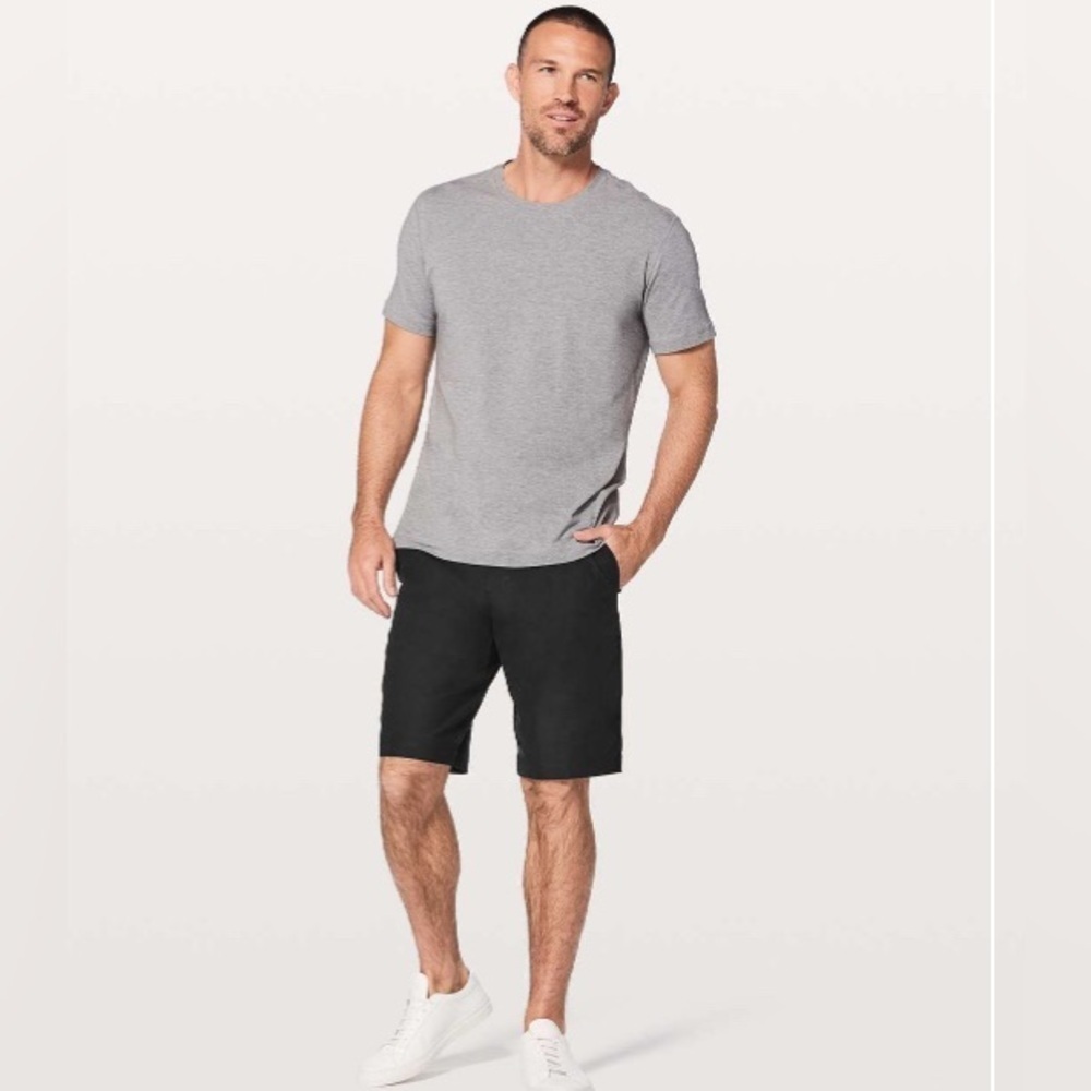 Mens black Lululemon Commission Short Relaxed size 32